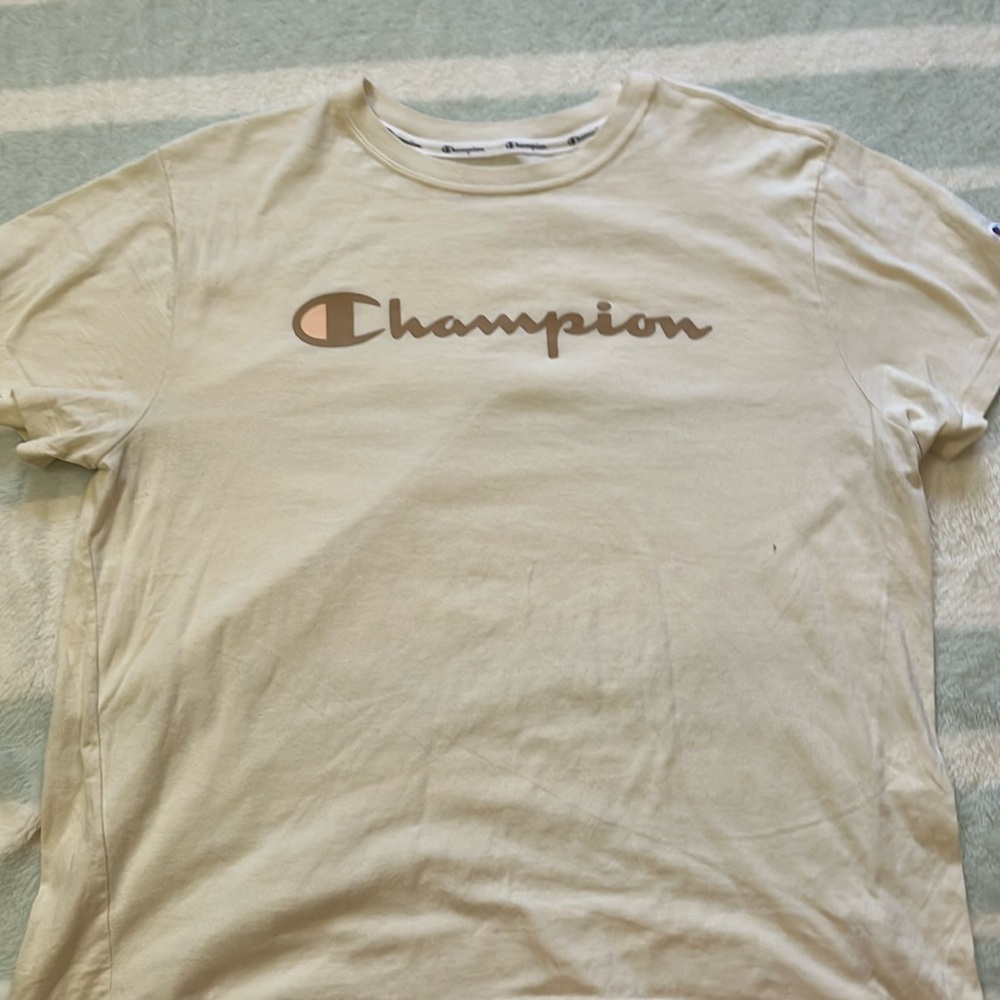 champion tshirt- cream logo
